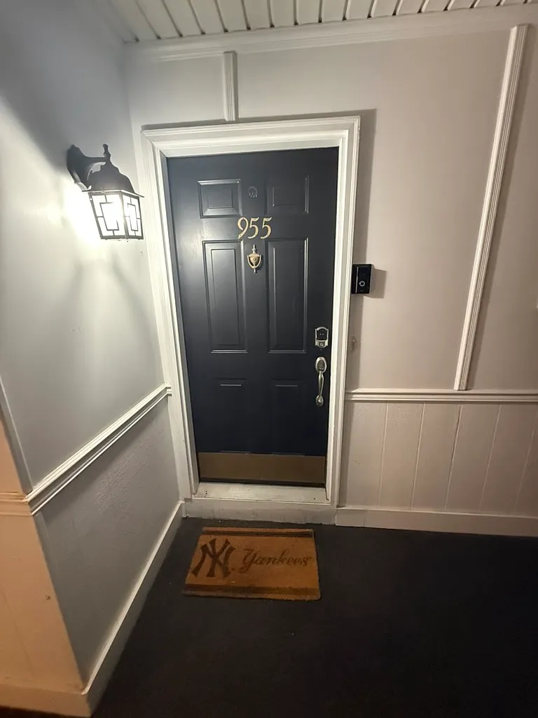 2 bed, 1108 sqft, $3,000 — Photo 2