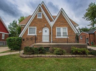 22980 Pleasant St, Saint Clair Shores, MI 48080