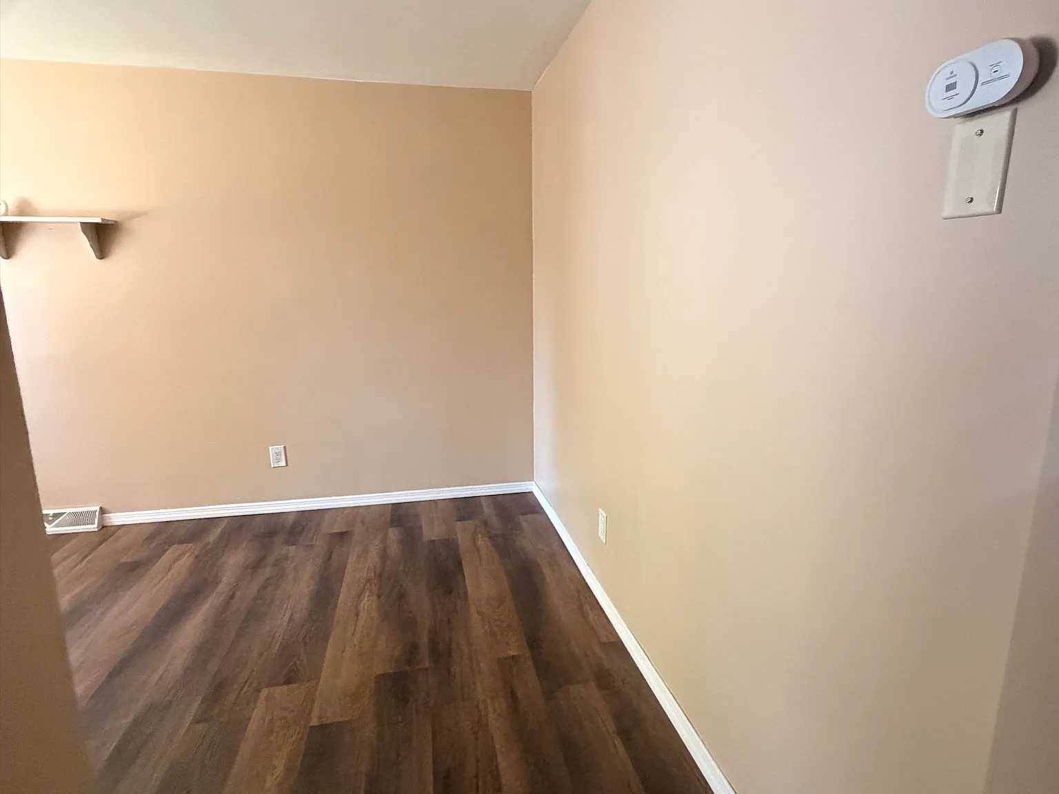 2 bed, 800 sqft, $1,200 — Photo 3