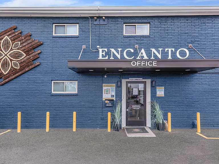 Encanto Apartments — Photo 10