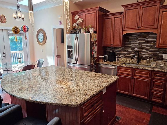 5th image of 560 Lissara Lodge Dr