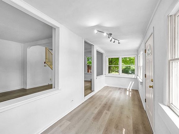 4th image of 180 Lake Dr