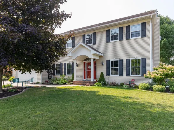W6021 Zinnia Dr, Appleton, WI 54915