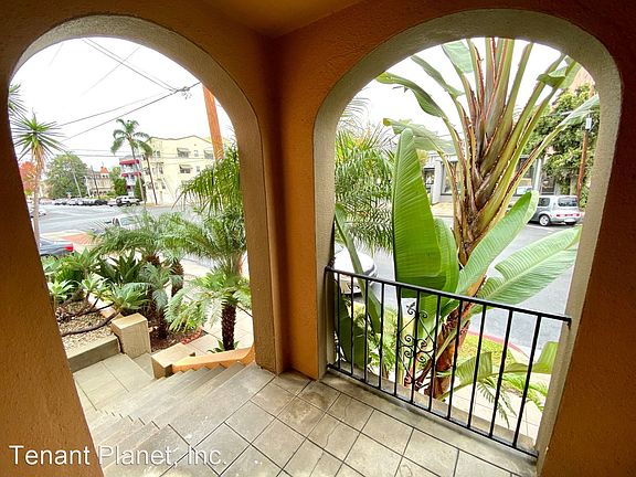3rd image of 219-221 W Kalmia St