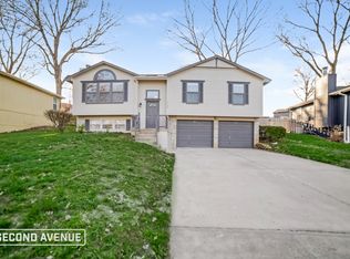 1720 S Whitney Dr, Independence, MO 64057