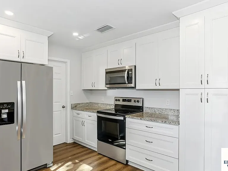 110 Florida Ave — Photo 8