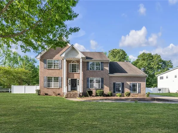 101 Woodhaven Dr, Suffolk, VA 23435