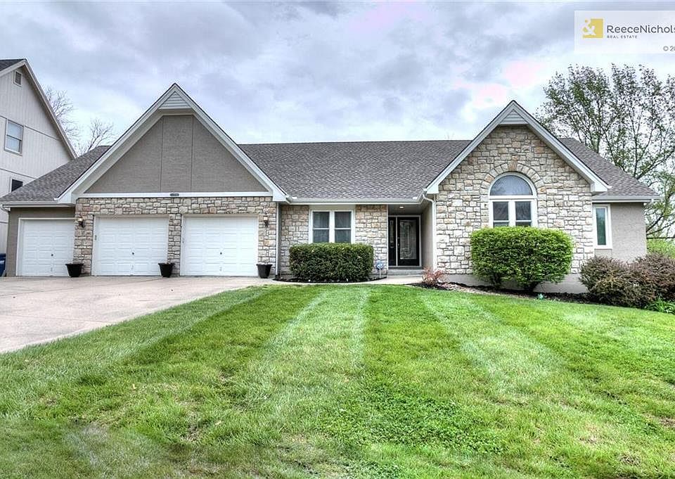 1st image of 213 Camelot Dr
