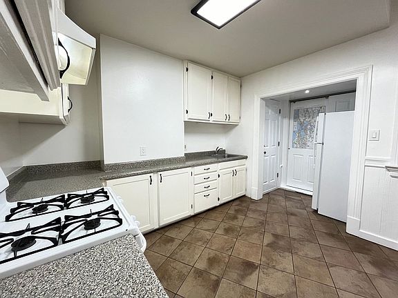 4th image of 500-522 Lyon St #512