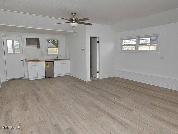 5th image of 2421 Moore Avenue