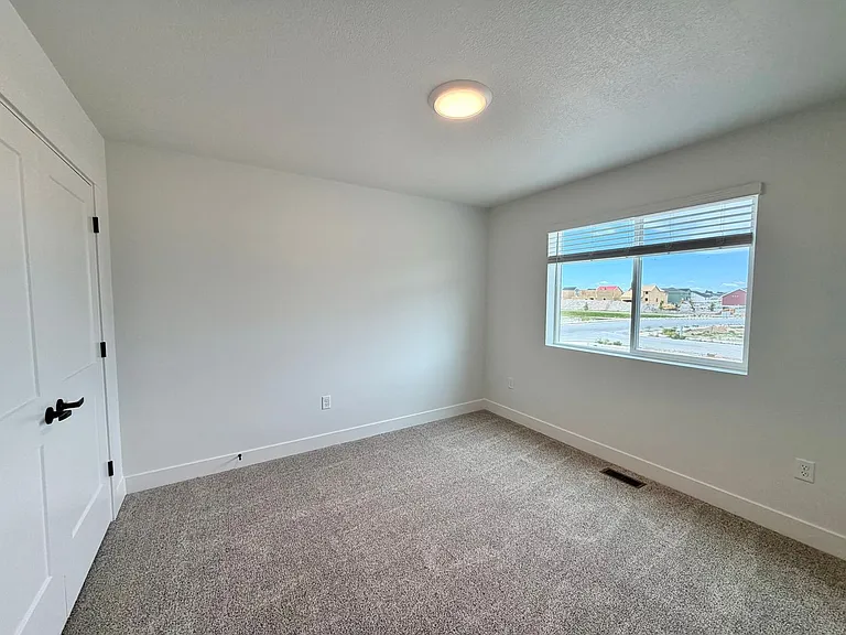 2716 W 2775 N #146 — Photo 16
