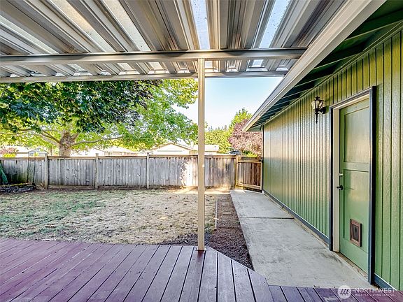 5th image of 1208 SE Briarwood Drive