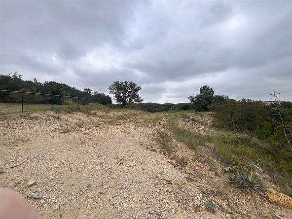 4th image of 1127 Eagles Bluff Dr