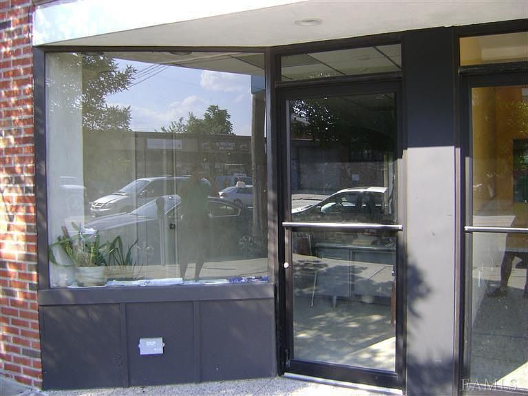 2nd image of 2028 Williamsbridge Rd