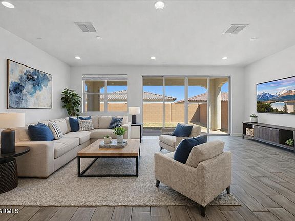 5th image of 2542 W PECAN Road