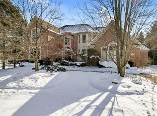 2817 Vineyards Dr, Troy, MI