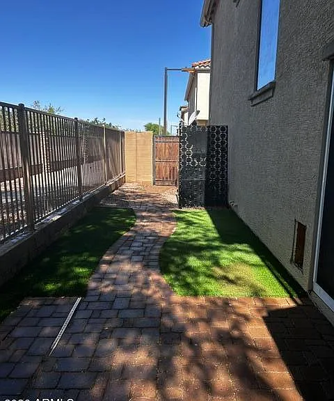 1731 E Elgin St — Photo 36
