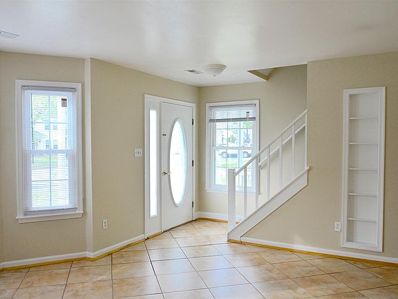 4th image of 106 Heather Way APT A