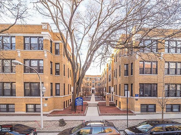 4th image of 719 W Barry Ave #719B3