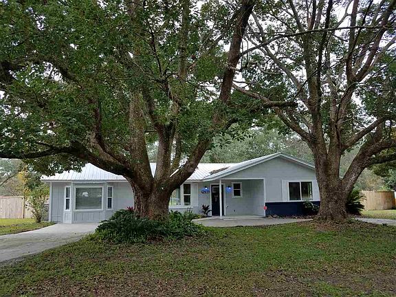 3rd image of 4233 Oak Ln