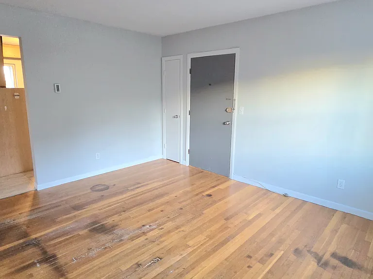 5 Waldemar Ave #3 — Photo 5