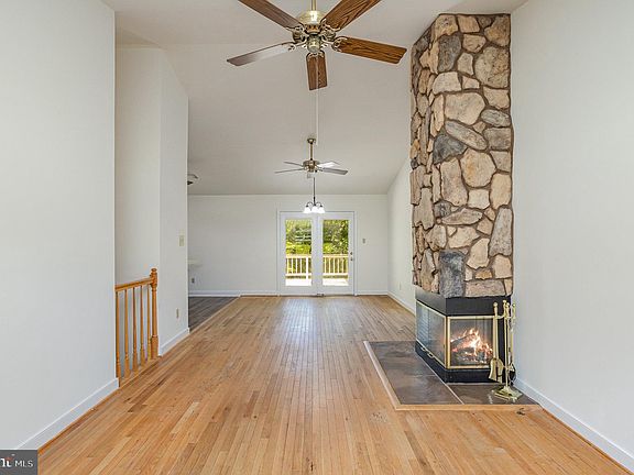 2nd image of 4 Cherry Laurel Dr