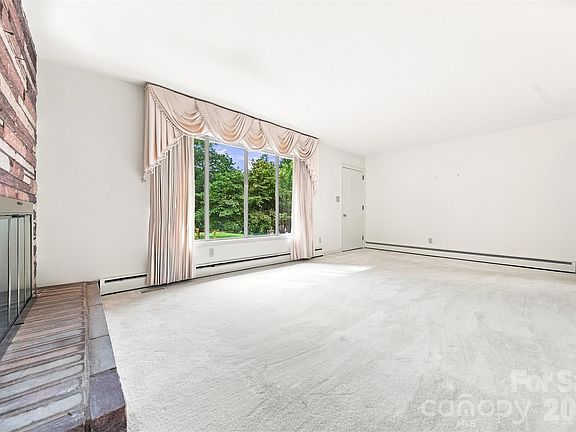 4th image of 434 Mountain View Dr