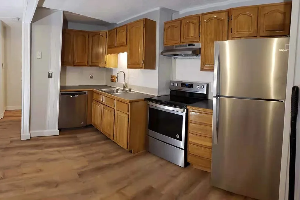 2 bed, 1.0 bath, 829 sqft, $1,750 — Photo 1