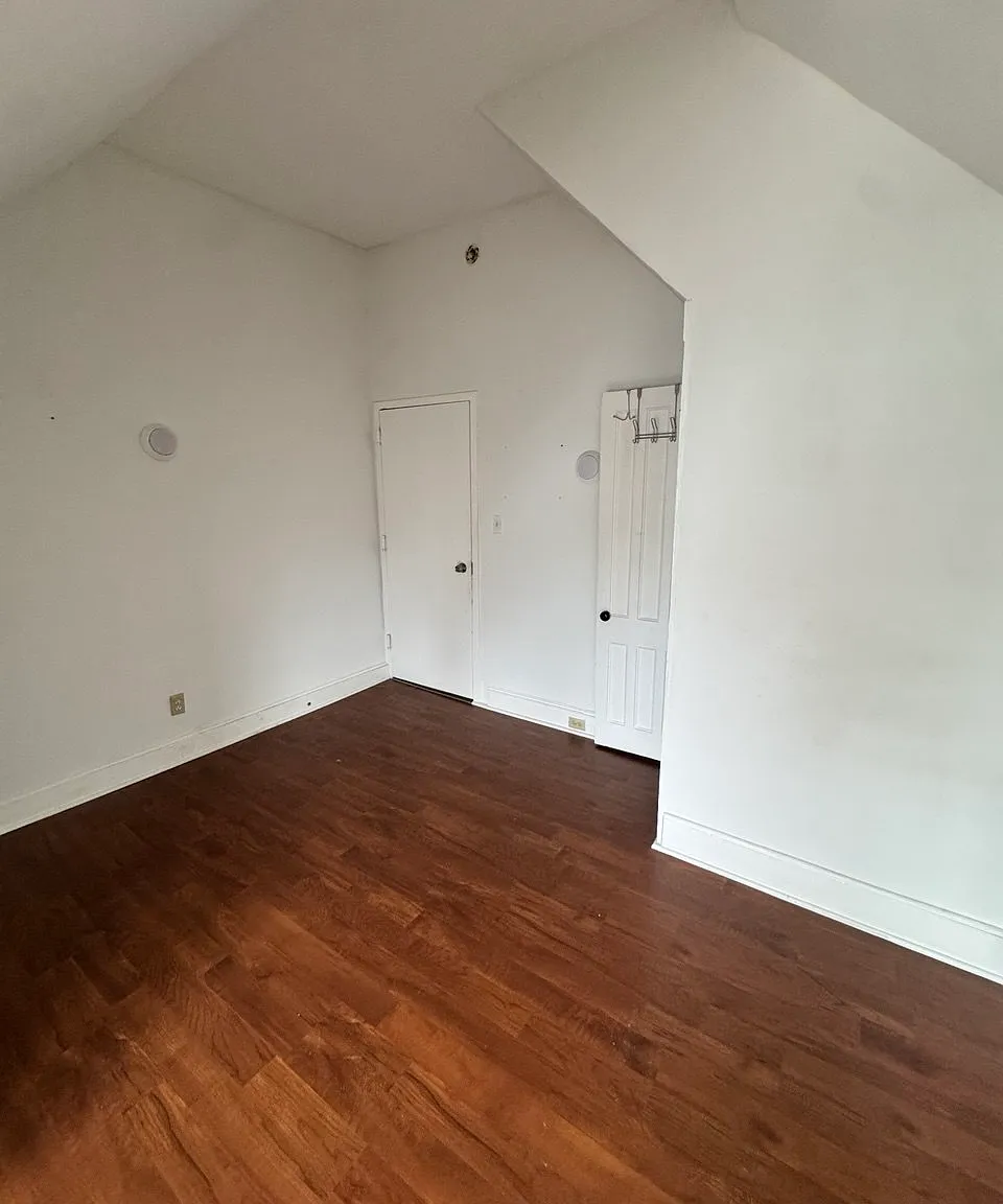 488 William Street — Photo 3