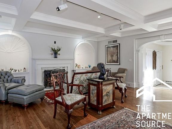 2nd image of 1505 N Astor St