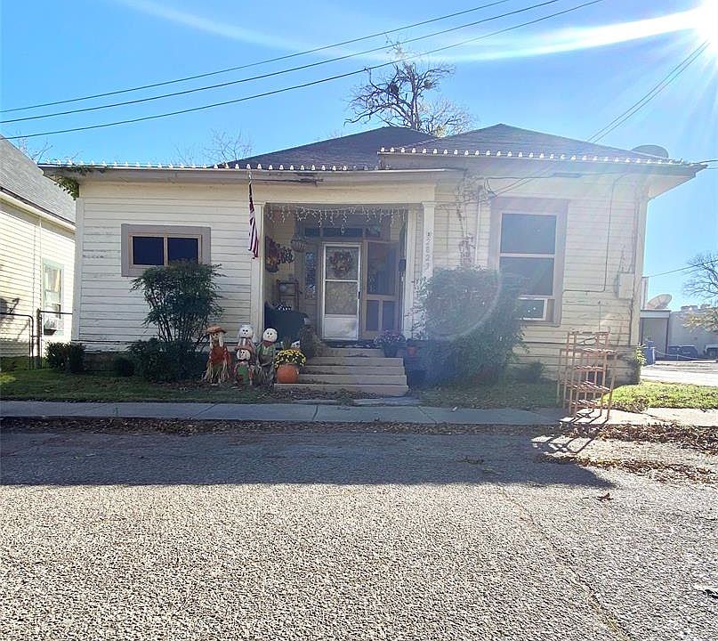 1st image of 2823 Blades St