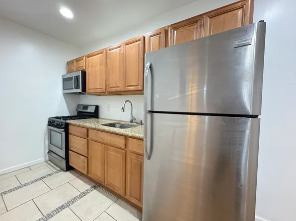 162 University Ave, Newark, NJ