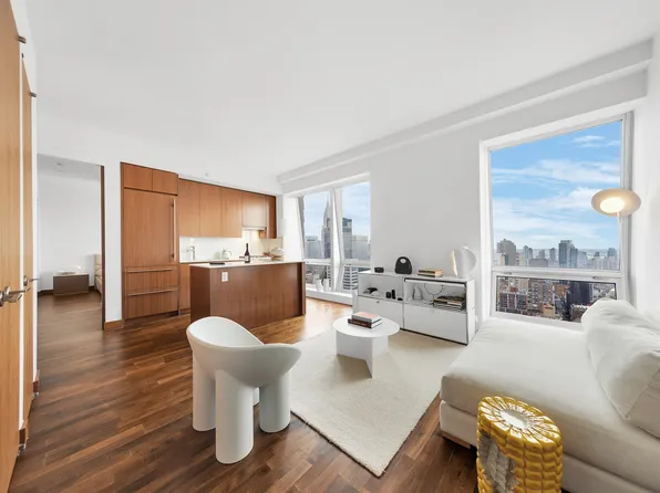 400 Fifth Avenue image 1 of 11