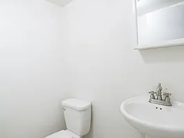 169 Stanhope Street image 14 of 19