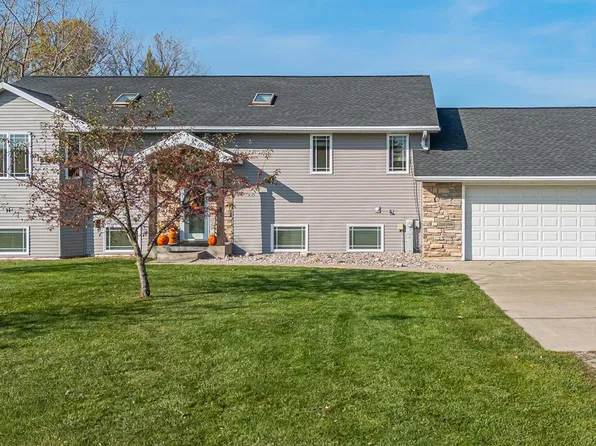 N1467 Julius Dr, Greenville, WI 54942