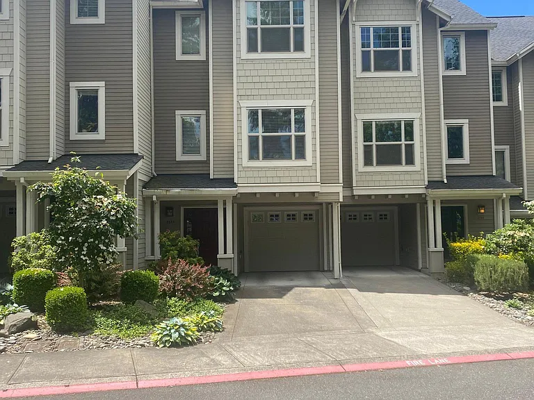 2145 NE 50th Way #2145 — Photo 1
