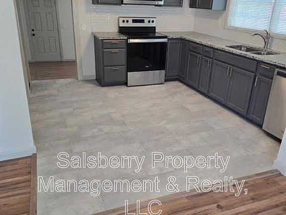 2nd image of 1100 SE 9th St