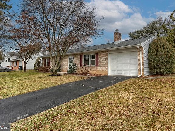 3rd image of 18 Laurel Dr