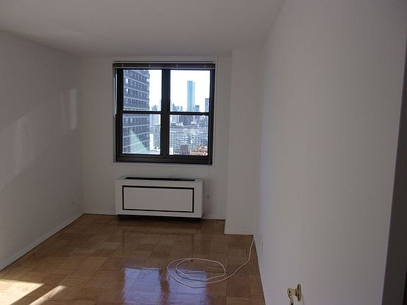 4th image of 200 E 72nd St APT 31D