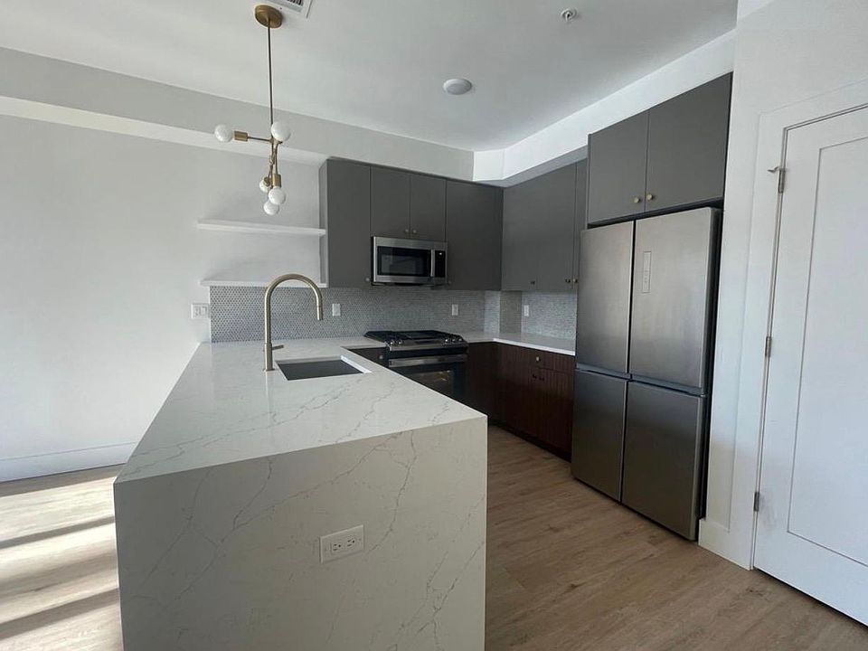 1st image of 277 Duncan Ave #4B