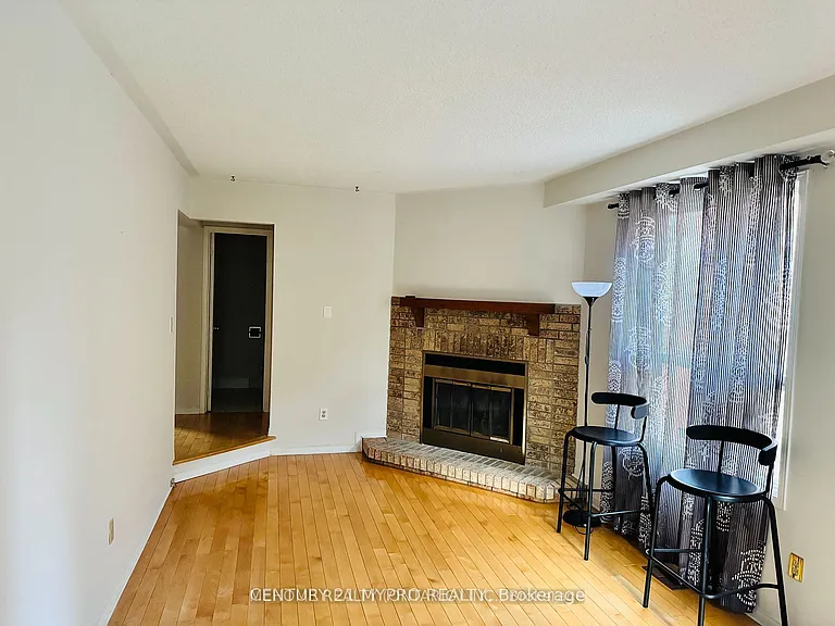 46 Cranleigh Dr — Photo 7