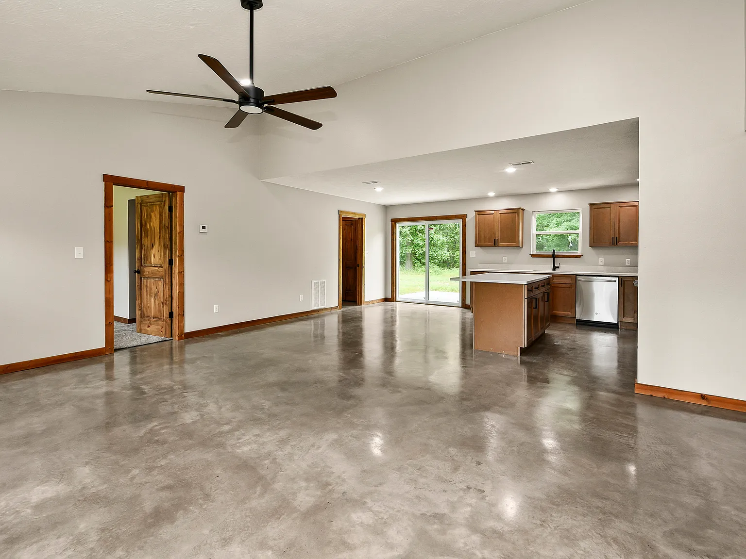 3 bed, 1560 sqft, $1,700 — Photo 2
