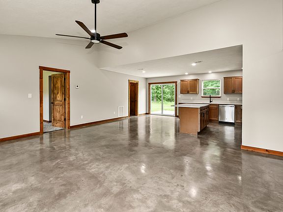 2nd image of 8173 Creek Rd