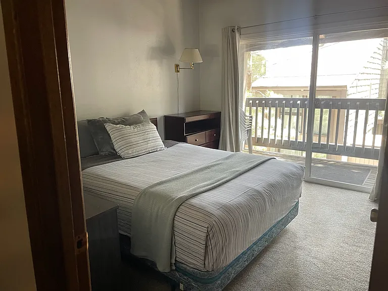 Master bedroom Queen size bed