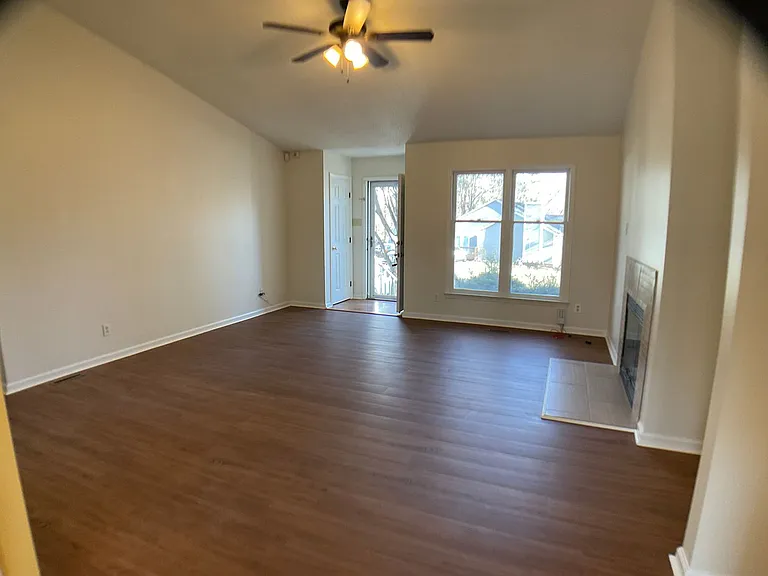 911 Glenrose Dr — Photo 13