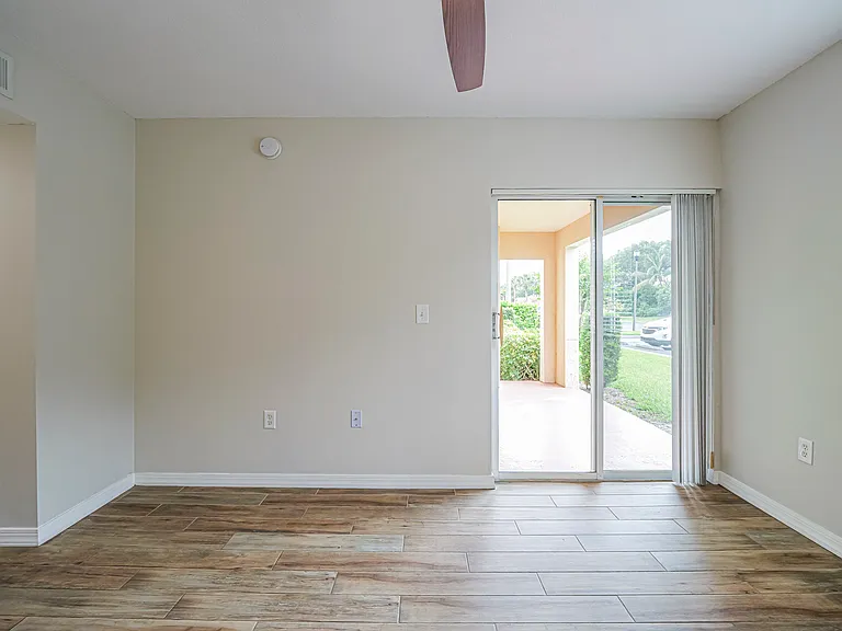 1590 S 42nd Cir #105 — Photo 3