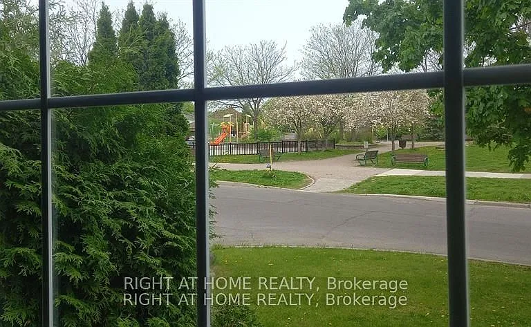 142 Windhurst Dr — Photo 32