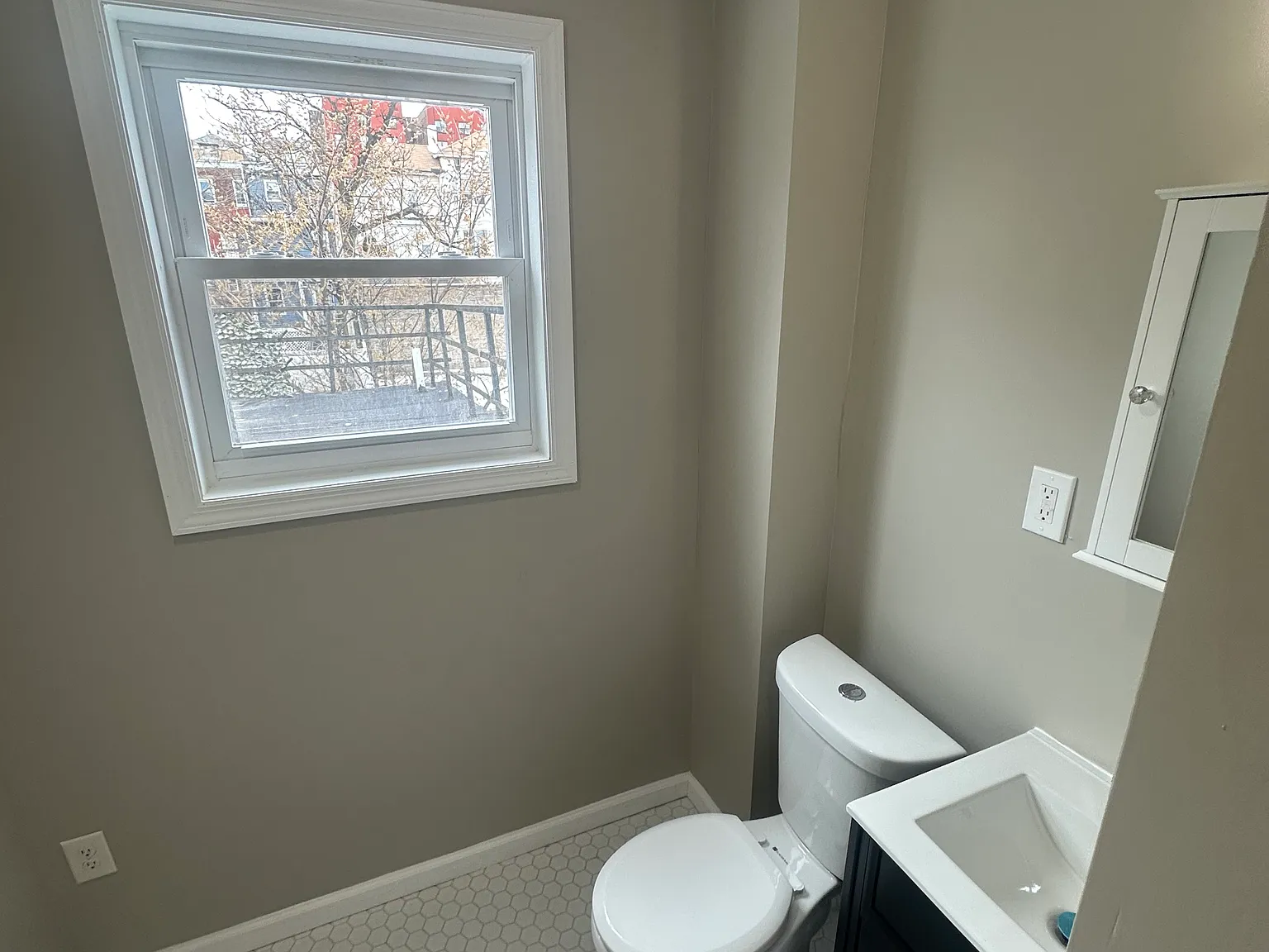 2 bed, 1000 sqft, $1,950 — Photo 4