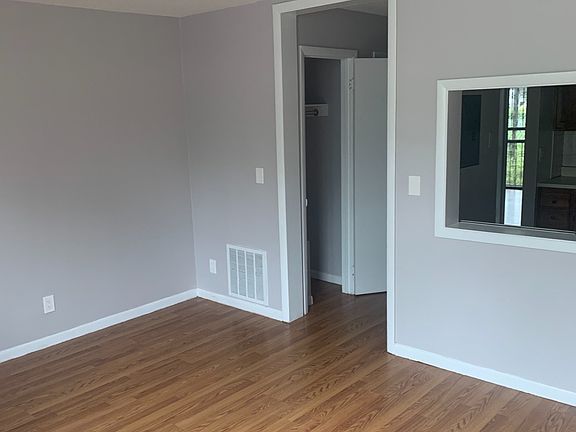 2nd image of 1158 Manor Ave Floor 2