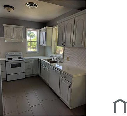 3rd image of 4425 Munger Ave